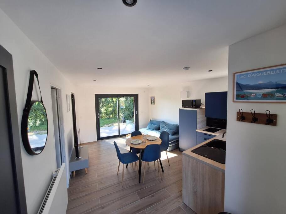 Logement Neuf A 2 Pas Du Lac La Bridoire Екстериор снимка